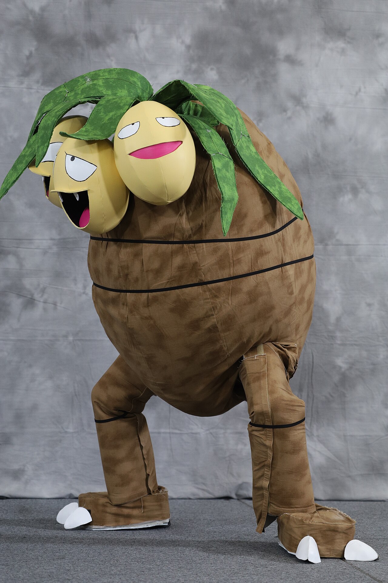 Cosplay di Exeggutor alla Masquerade di San Diego Comic-Con nel 2024