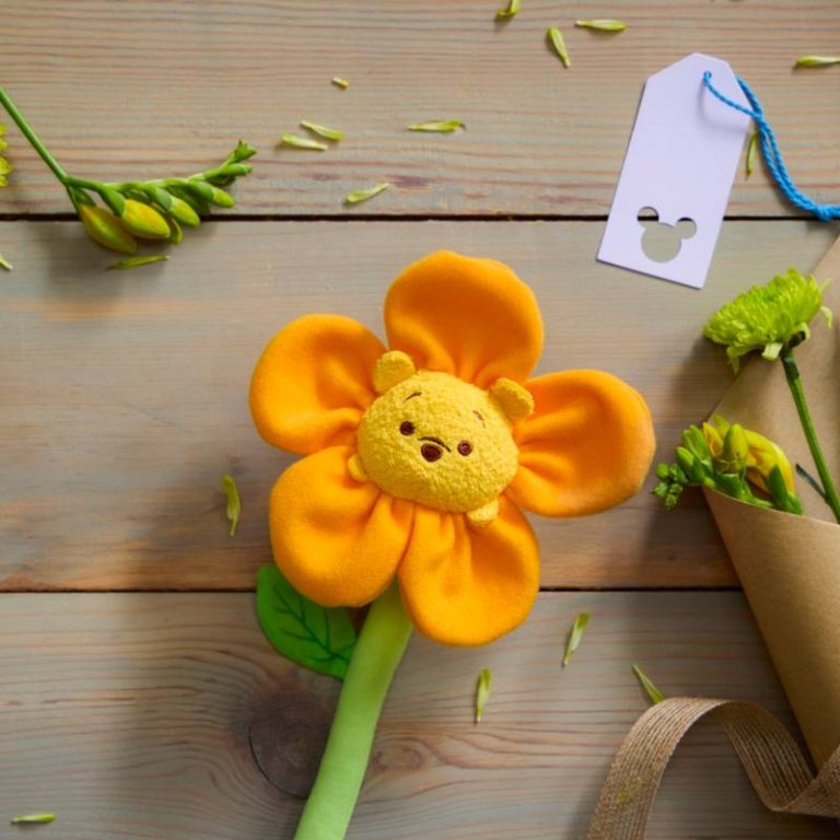 Fiore di peluche medio Blooms by Disney Store Winnie the Pooh, 34 cm