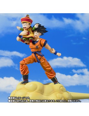 Bandai S.H. Figuarts Dragon Ball Z Son Goku & Kid Son Gohan & Flying Nimbus